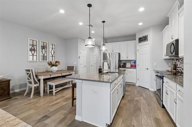 2064 LAKE WATERS PL, Lutz, FL 33558