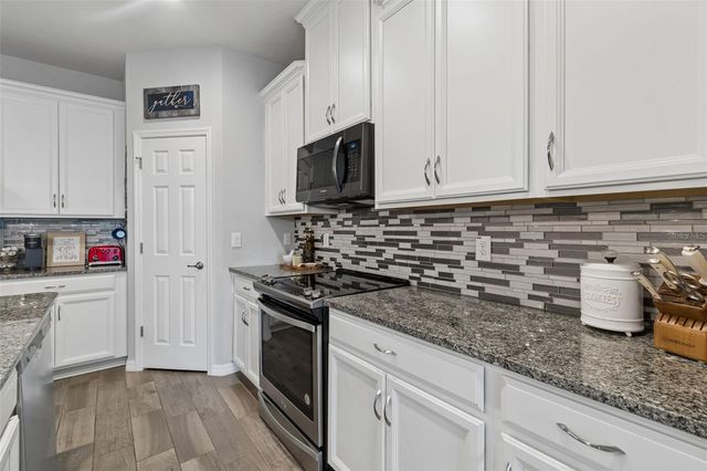 2064 LAKE WATERS PL, Lutz, FL 33558