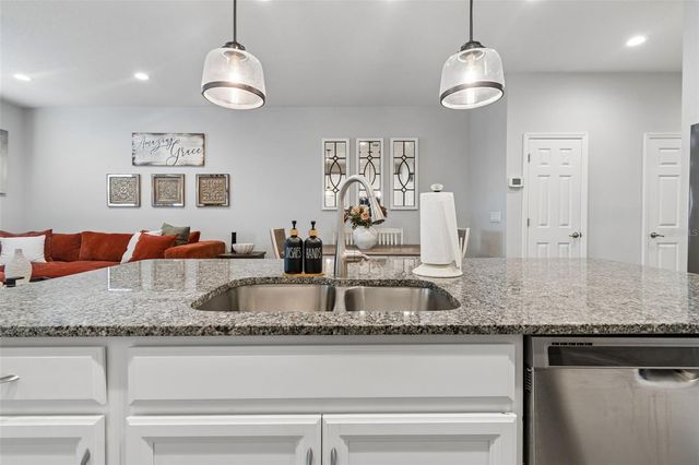 2064 LAKE WATERS PL, Lutz, FL 33558