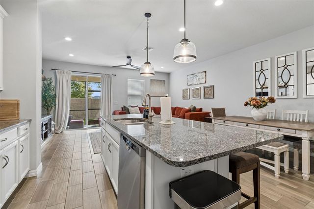 2064 LAKE WATERS PL, Lutz, FL 33558