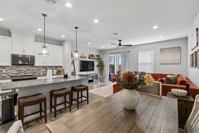 2064 LAKE WATERS PL, Lutz, FL 33558