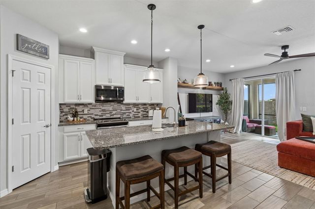 2064 LAKE WATERS PL, Lutz, FL 33558