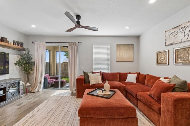 2064 LAKE WATERS PL, Lutz, FL 33558