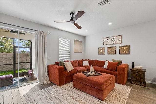 2064 LAKE WATERS PL, Lutz, FL 33558