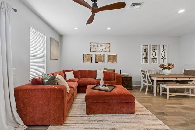 2064 LAKE WATERS PL, Lutz, FL 33558