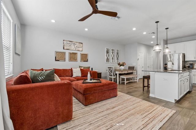 2064 LAKE WATERS PL, Lutz, FL 33558