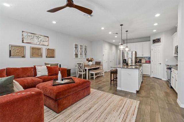 2064 LAKE WATERS PL, Lutz, FL 33558