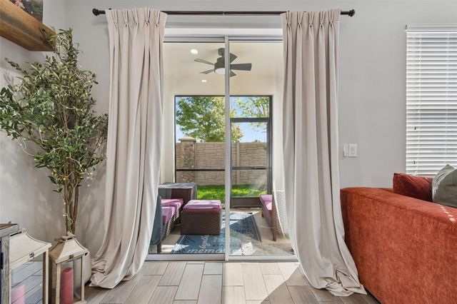 2064 LAKE WATERS PL, Lutz, FL 33558