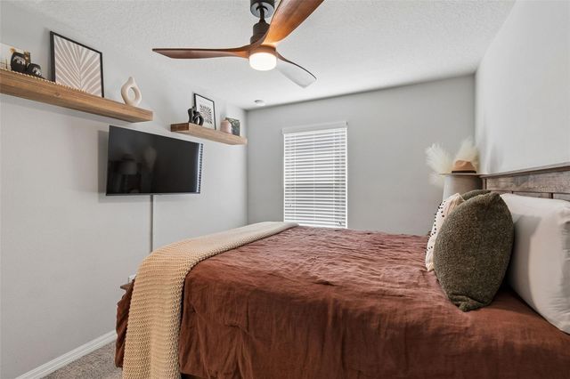 2064 LAKE WATERS PL, Lutz, FL 33558