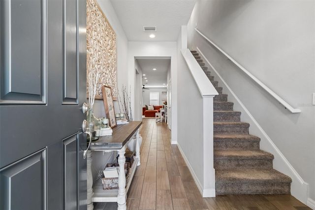 2064 LAKE WATERS PL, Lutz, FL 33558