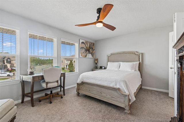 2064 LAKE WATERS PL, Lutz, FL 33558