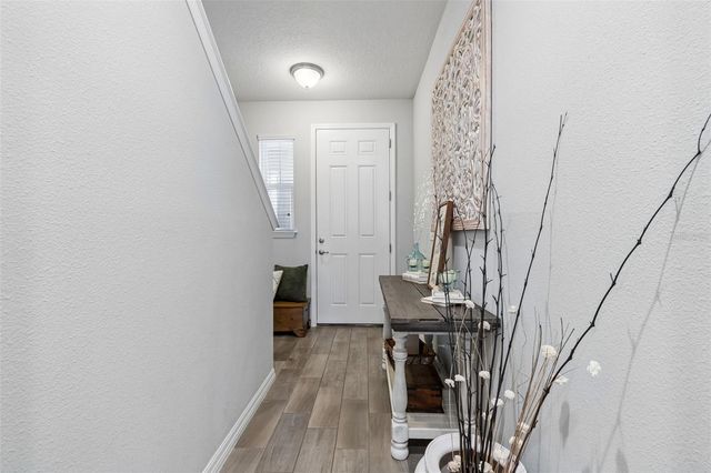 2064 LAKE WATERS PL, Lutz, FL 33558