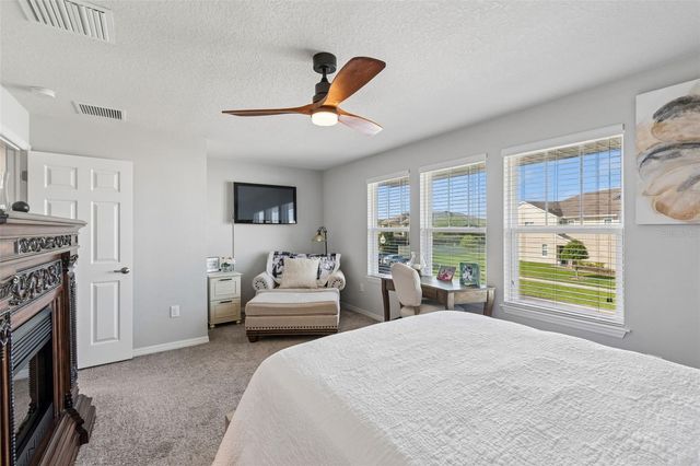 2064 LAKE WATERS PL, Lutz, FL 33558