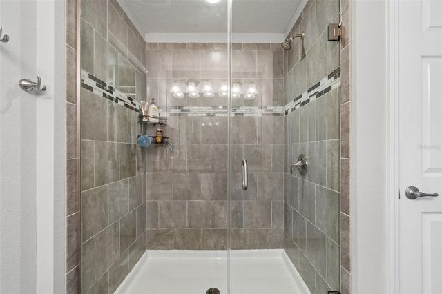 2064 LAKE WATERS PL, Lutz, FL 33558