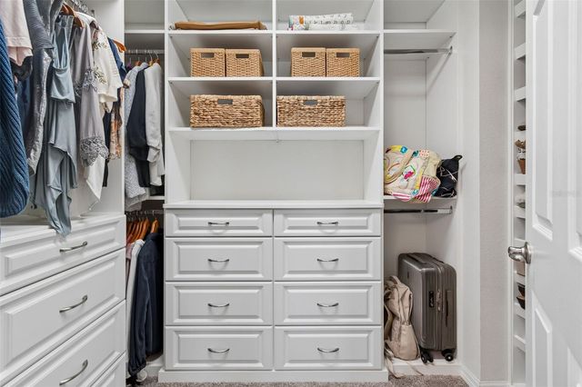 2064 LAKE WATERS PL, Lutz, FL 33558