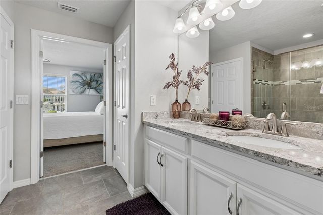 2064 LAKE WATERS PL, Lutz, FL 33558