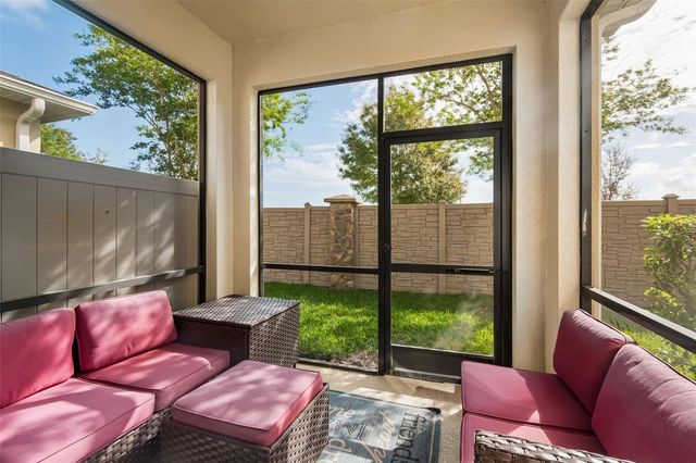 2064 LAKE WATERS PL, Lutz, FL 33558