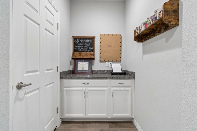 2064 LAKE WATERS PL, Lutz, FL 33558