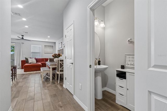 2064 LAKE WATERS PL, Lutz, FL 33558