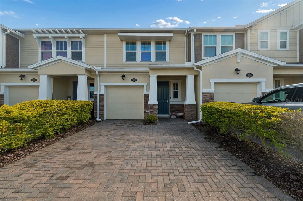 2064 LAKE WATERS PL, Lutz, FL 33558