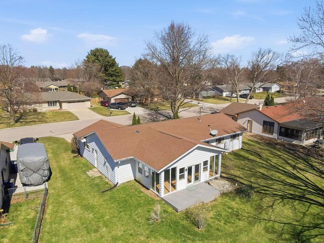3828 Beacon Hill Drive, Janesville, WI 53546