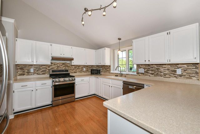 4100 W Fieldview COURT, Franklin, WI 53132