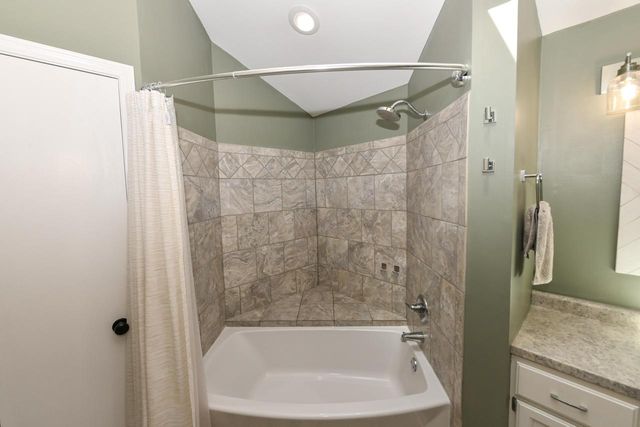 4100 W Fieldview COURT, Franklin, WI 53132