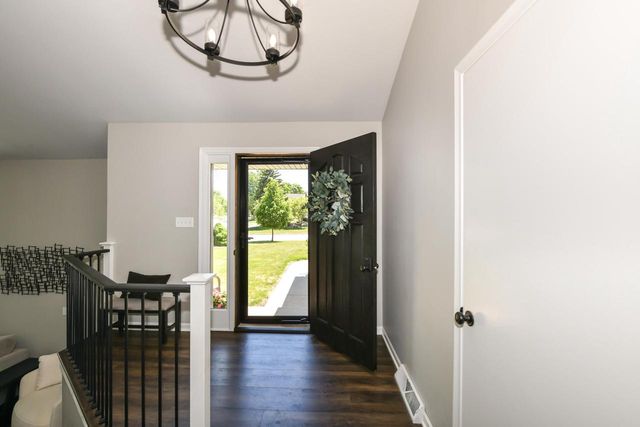 4100 W Fieldview COURT, Franklin, WI 53132