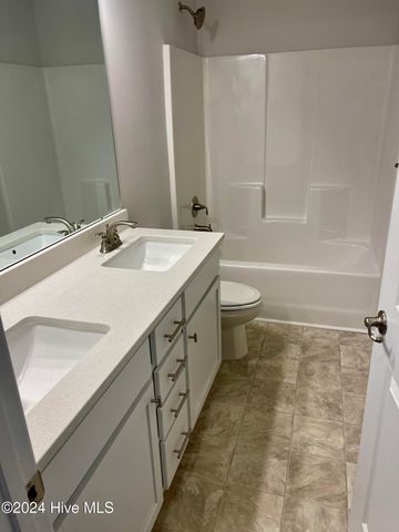 175 Seashore Street, Grimesland, NC 27837