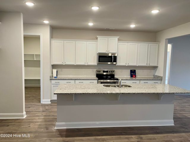 175 Seashore Street, Grimesland, NC 27837