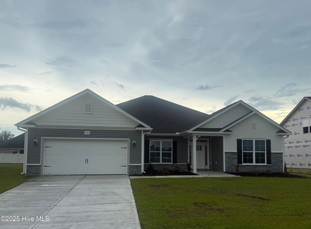 175 Seashore Street, Grimesland, NC 27837