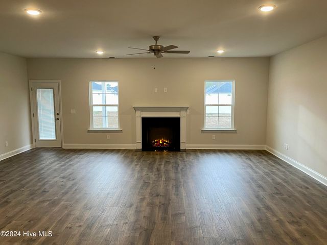 175 Seashore Street, Grimesland, NC 27837