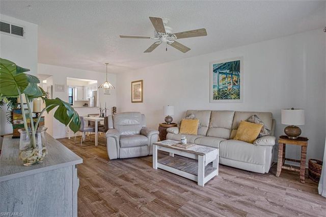 4358 27th CT SW 206, Naples, FL 34116