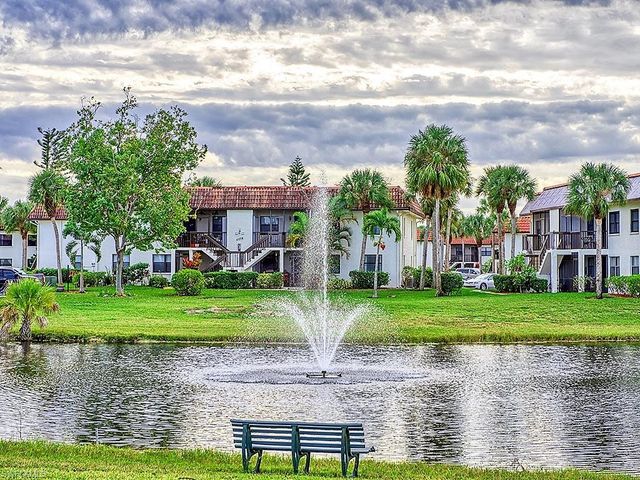 4358 27th CT SW 206, Naples, FL 34116