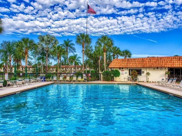 4358 27th CT SW 206, Naples, FL 34116