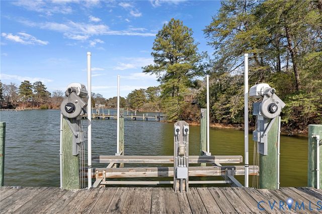 170 Rappa Run Rd, Topping, VA 23169