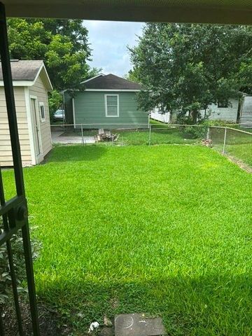 3260 Simmons Street, Houston, TX 77004
