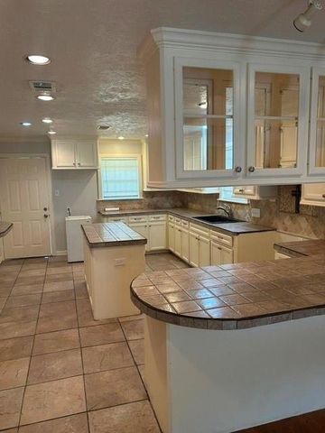3260 Simmons Street, Houston, TX 77004