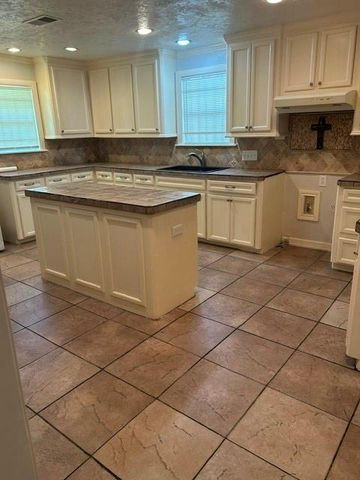 3260 Simmons Street, Houston, TX 77004