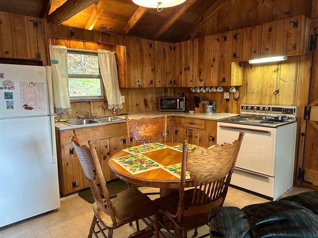 176 Upper Pratt Pond Road, New Ipswich, NH 03071