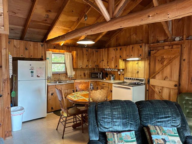 176 Upper Pratt Pond Road, New Ipswich, NH 03071