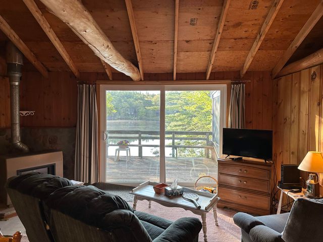 176 Upper Pratt Pond Road, New Ipswich, NH 03071