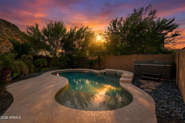 9011 W RED FOX Road, Peoria, AZ 85383