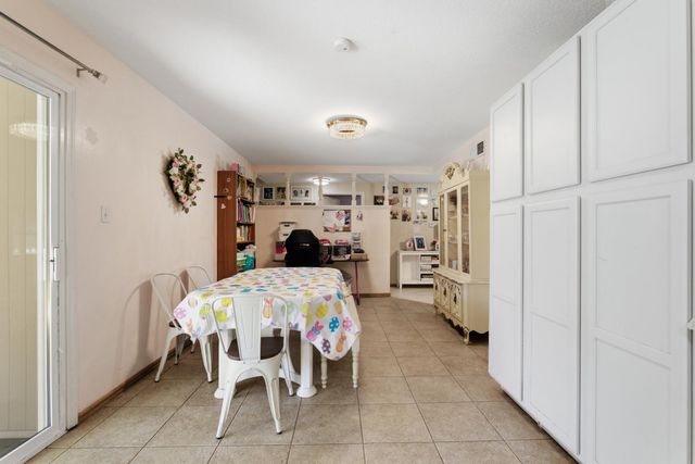 5905 Merlindale Dr, Citrus Heights, CA 95610