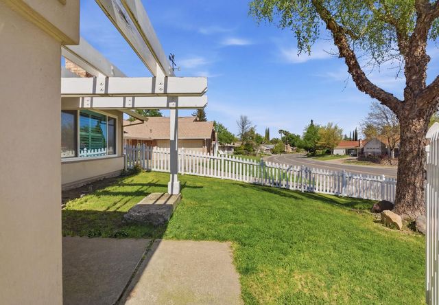 5905 Merlindale Dr, Citrus Heights, CA 95610
