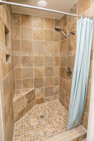 5132 Fairway Circle, De Cordova, TX 76049