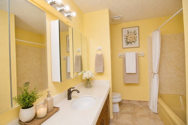5132 Fairway Circle, De Cordova, TX 76049