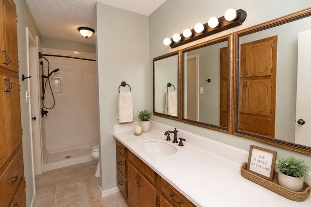 5132 Fairway Circle, De Cordova, TX 76049