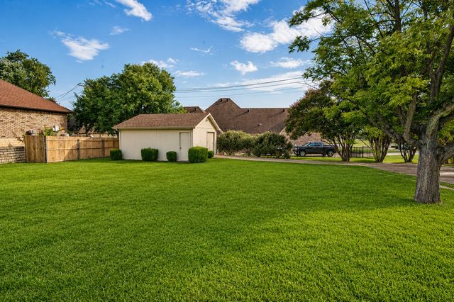 5132 Fairway Circle, De Cordova, TX 76049