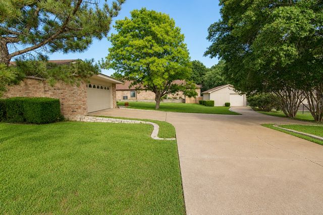 5132 Fairway Circle, De Cordova, TX 76049